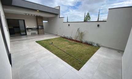 Casa Térrea 150m2 3 Dorms,1 Suíte,Banheiro,Cozinha Ampla Armarios Embutidos,2 Vagas Cobertas 2 Descobertas