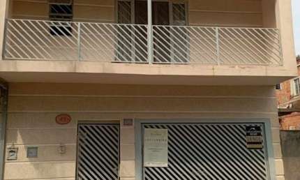 Casa Sobrado 200m2, 4 Dormitórios, 1 Suíte com Closet, Cozinha Americana Planejada, Área Gourmet com Churrasqueira, Varanda,1 Vaga Coberta,2 Banheiros