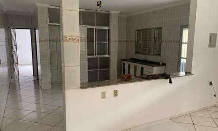 Casa Sobrado 250m2, 2 Dormitórios, Cozinha Americana Planejada, 2 Banheiros, 2 Vagas Cobertas, 500m2 de Terreno, Ótima Localização