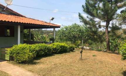 Chácara 20.000m2, Casa Sede com 80m2, 2 Dormitórios, Cozinha Americana, Área Gourmet com Piscina, Casa Caseiro, Pomar, Canil, Galinheiro, Corrego