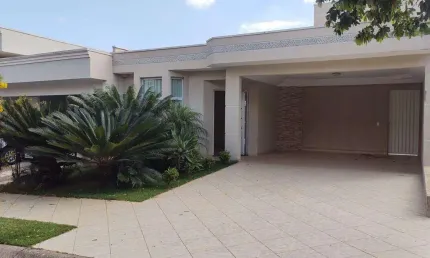 Casa 198m2 no Condomínio Yucatán, 3 Dormitórios Sendo 1 Suíte, Cozinha Americana Planejada, Edícula, Área Gourmet com Churrasqueira e Piscina, 4 Vagas