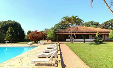Sítio 23 Alqueires, 13 Alqueires em Área Para Plantio, Terra Vermelha, Topografia Boa, Casa Sede com 7 Suítes, Área Gourmet, Casa Caseiro, 3 Lagos