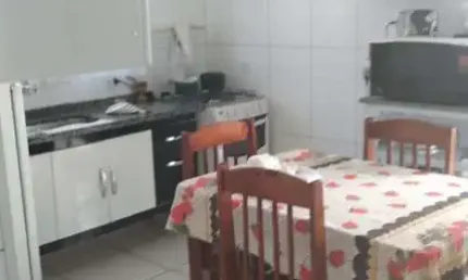 Casa 200m2, 3 Dormitórios, Cozinha Americana com Moveis Planejados, Quintal, 300m2 de Terreno, Ótima Localização