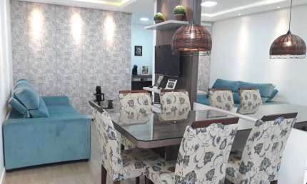 Casa 60m2, 2 Dormitórios, 1 Suíte, 1 Banheiro Social, Moveis Planejados em Todos Comodos, 2 Vagas Cobertas, Quintal com Jardim, Ótima Localização