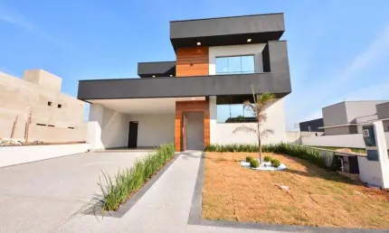 Casa 330m2 no Residencial Lucilla, 3 Dormitórios, 3 Suítes Sendo 1 Master, Cozinha Americana, Área Gourmet com Piscina e Churrasqueira, Despensa
