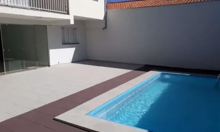 Casa 220m2 no Condomínio Residencial Furlan, 4 Dormitórios, 1 Suíte, Cozinha Planejada, Área de Lazer com Piscina, Sala de Jogos, 5 Vagas de Garagem