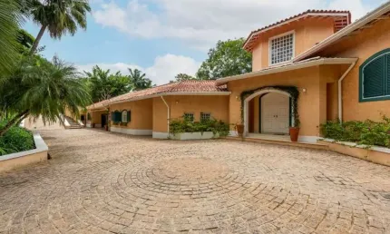 Mansão Duplex 951,04m2, 6 Suítes Sendo 2 Master, Moveis Planejados, Lazer Completo, Lareira, 5 Salas, Varanda Gourmet, Jardim Amplo, Escritório, Horta