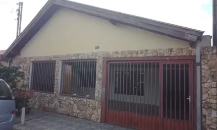 Casa 212m2, 3 Dormitórios, 2 Vagas de Garagem, Edícula, 250m2 de Terreno, Churrasqueira, Ótima Localização, Moveis Planejados