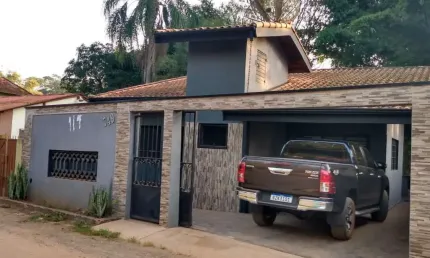 Chácara 300m2, Casa 80m2, 1 Dormitório, 1 Banheiro, 1 Vaga de Garagem, Ótima Localização, Rica em Água com Rio no Fundo, Churrasqueira e Fogão a Lenha