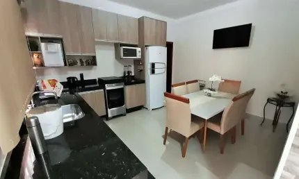 Casa 180m2, 3 Dormitórios, 1 Suíte, Edícula com Churrasqueira, Moveis Planejados, 3 Vagas Cobertas, Ótima Localização