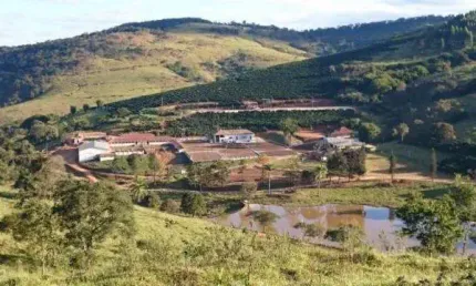 Fazenda 300 Alqueires, Rica em Água com 10 Represas e Nascentes, 900 Mil Pés de Café, Pasto Formado, Casa Sede, Casas Caseiro, Galpão, Curral