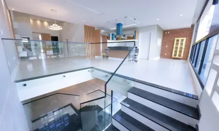 Casa 330m2 no Condomínio Swiss Park, 3 Suítes Sendo Uma Master, Cozinha Americana Planejada, Área Gourmet com Piscina Coberta, Depósito Privativo