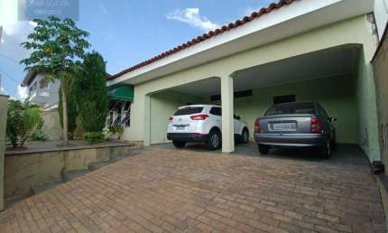 Casa 262m2, 4 Dormitórios, 1 Suíte, , Área Gourmet com Churrasqueira, Edícula, Cozinha Americana, Moveis Planejados, 4 Vagas, Ótima Localização