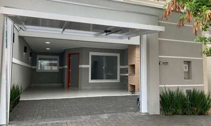 Casa 120m2, 3 Dormitórios, 1 Suíte, Cozinha Americana, Área Gourmet com Churrasqueira, Acabamento em Porcelanato, 2 Vagas, Ótima Localização