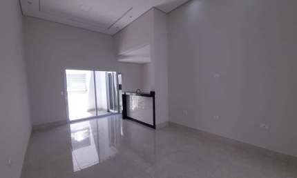 Casa Nova 120m2, 3 Dormitórios, 1 Suíte, Garagem para 2 Carros, Área Gourmet com Churrasqueira, Acabamento em Porcelanato, Ótima Localização