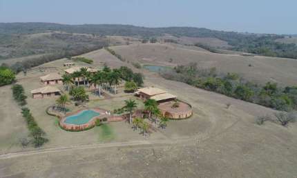 Fazenda 315 Alqueires, Rica em Água com Lagos, Casa Sede com 2500m2, 13 Suítes, 5 Suítes com Closet, Área de Lazer Completa, Casa de Caseiro