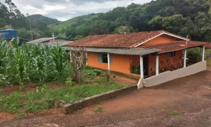 Chácara 16.000m2, 4 Mil Pés de Café Plantados, Casa Sede com 2 Suítes, Cozinha Americana, Pomar, Horta, Área Gourmet com Churrasqueira e Fogão a Lenha