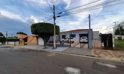 Casa 165m2, 3 Dormitórios, 1 Suíte, Edicula com Área de Lazer, 1 Dormitório e 1 Banheiro, 4 Vagas de Garagem, Quintal Amplo, Moveis Planejados