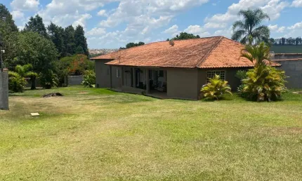 Chácara 5mil m2, Casa Sede com 3 Suítes, Chále Grande Com Área Gourmet, Piscina Aquecida, Campo de Futebol, Pomar com Pés de Frutas