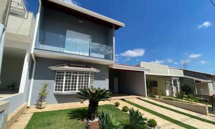 Casa Duplex 262m2, 3 Dormitórios, 1 Suíte, Cozinha com Despensa, Quintal com Jardim, Edícula com Quarto e Banheiro, Garagem Para 4 Carros, Varandas