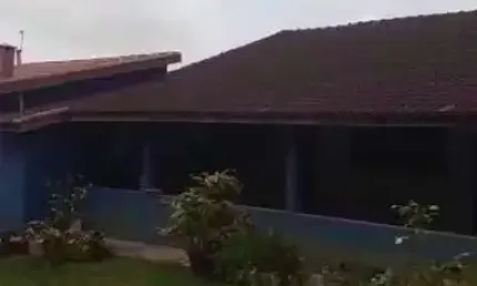 Chácara 32.900m2, 14mil m2 em parreiras, barracão de 100m2, casa sede com 160m2, 2 dormitórios, área de churrasqueira, ótima localização