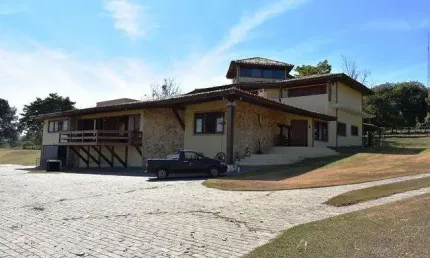 Sítio 33 Alqueires, Casa Sede Triplex 1500m2, 5 Dormitórios, 5 Suítes, 1 c/ Closet, Área de Lazer Completa, Piscina Coberta, 5 Represas com Peixes