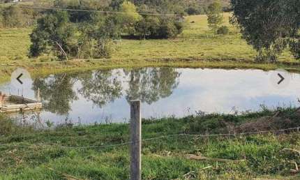 Sítio 1,5 Alqueires, Bom de Água com Açude, Casa Sede, Curral, Horta, Água de Poço, Ótima Localização