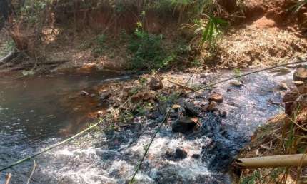 Chácara 22800m2, Represa e um Córrego na Divisa, Sem Benfeitorias, Apenas 500mts do Asfalto, Ótima Localização