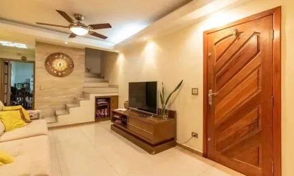 Casa Duplex 129m2, 3 Dormitórios, 2 Vagas de Garagem, Varanda, Área de Serviço, Churrasqueira, Lavabo, Forno e Fogão a Lenha