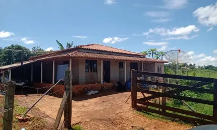 Sítio 1,5 Alqueires Rico em Agua,800mts Asfalto,Casa 3 Dorms,Cozinha,Sala,Lavanderia,Garagem,3 Tanques Peixes,Bem Cercado