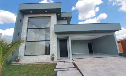 Casa 205m2 3 Dorms 1 Suíte,Sala Ampla Pé Direito Duplo,Cozinha Ilha,Despensa,2 Vagas Cobertas,Piscina