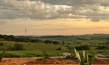 Terreno no condomínio colinas do castelo em jaguariúna-sp com 394,83m² à venda!