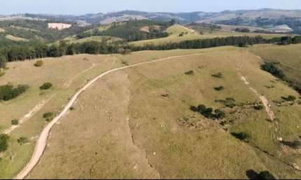 SÍTIO A VENDA NA REGIÃO DE SOROCABA-SP ??  ÓTIMA OPORTUNIDADE DE NEGÓCIO ?    Área Total: 37,5 Alqueires   Formada em Pasto Todo Piqueteado   Pasto: 30 Alqueires   Reserva e App: 7,5 Alqueires    Topo