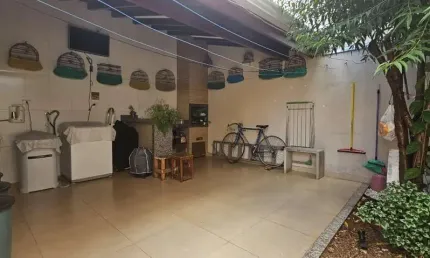 Imperdível casa à venda em Nova Odessa-SP, Jardim Santa Rosa: 2 quartos, 1 suíte, 2 salas, 2 banheiros, 2 vagas de garagem, 144,85m²!