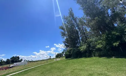 Terreno em condomínio de luxo em jaguariúna-sp, 400m², localizado no bairro colinas do castelo