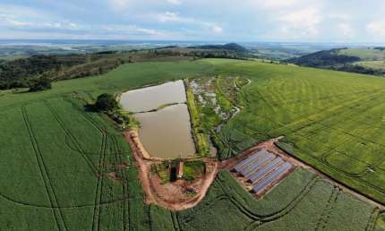 EXCELENTE FAZENDA A VENDA EM AVARÉ - SP ??   Área Total: 86 Alqueires ou 208,5 hectares, vermelho argiloso corrigido, a 850 metros de altitude.  Aproveitamento: 80% da área é cultivável, ideal para ag