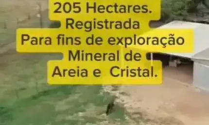 Fazenda Disponível pra Venda no Município de Cristalina. Goiás.   205 hectares.  Registrada pra exploração de Mineral ( Areia e Cristal. )  Saindo em média entre 50 carretas e caminhão caçamba de arei