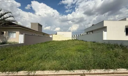 Terreno à venda em condomínio exclusivo no Jardim Green Park Residence, Hortolândia-SP! 364m² de área!