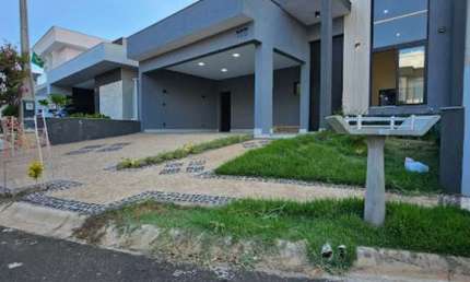 Casa Térrea Nova    3 suítes no Condomínio Jardim do Jatobá em Hortolândia Fachada Moderna e Imponente  Pé Direito alto e Iluminação Diferenciada em Led  Lavabo  Cozinha em Pedra completa de armários 