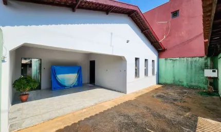 Casa à venda em Sumaré-SP, Jardim Mineápolis: 3 quartos, 1 suíte, 2 salas, 2 banheiros, 4 vagas de garagem, 125,00m². Aproveite!