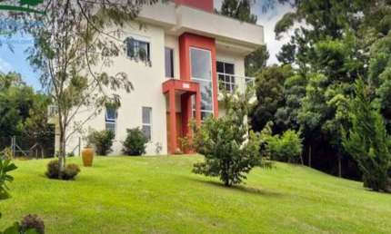 Casa de alto padrão à venda em condomínio no Carmo, São Roque-SP: 4 quartos, 1 suíte, 3 salas, 3 banheiros, 6 vagas de garagem, 294,82m².