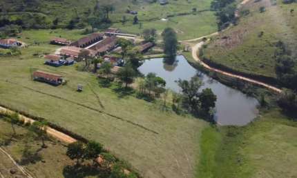 FAZENDA A VENDA NA REGIÃO DE SÃO JOSÉ DOS CAMPOS-SP ??  Localizada entre os municípios de Caçapava e Jambeiro SP  Área Total 115 Alqueires 80% Pasto