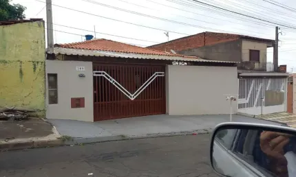 Imperdível Casa à Venda na Vila São Pedro, Hortolândia-SP: 3 Quartos, 1 Suíte, 2 Salas, 3 Vagas de Garagem, 180m²