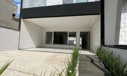 Imóvel de alto padrão em condomínio na Vila Doutor Laurindo, Tatuí-SP: 3 quartos, 3 suítes, 2 salas, 3 banheiros, 4 vagas, 186m².