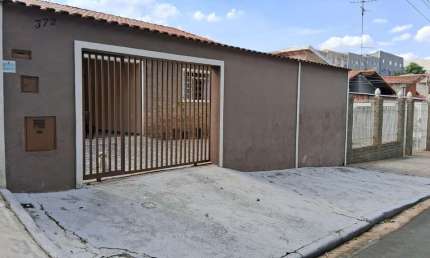 Casa à venda no Jardim Capivari em Campinas SP  Valor venda: R$585 mil Valor IPTU: R$849 a.a  Casa: 259 m² Terreno: 300 m² 3 quartos Vaga:  4 veículos