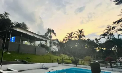 Chácara de luxo em condomínio à venda em atibaia-sp, bairro recanto dos palmares: 3 quartos, 3 suítes, 2 salas, 4 banheiros, 5 vagas, 250m².