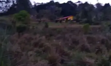 Sitio de 06 alqueires em pilar do Sul, com casa grande, casa de caseiro, poço artesiano,  tem 400 metros de beira do rio (turvo) e está a 3.5 km do asfalto e a 09 km da cidade C$ 1.000,000,00