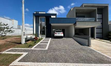 Casa de alto padrão em condomínio na Vila Monte Alegre, Paulínia-SP: 3 quartos, 1 suíte, 3 salas, 3 banheiros, 4 vagas, 145m².