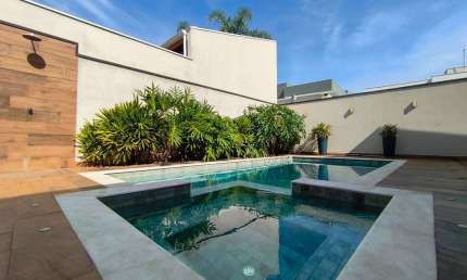 Casa de luxo em condomínio na cidade de Hortolândia - 3 suítes, 3 salas, 5 banheiros, 4 vagas na garagem - 234m² de área