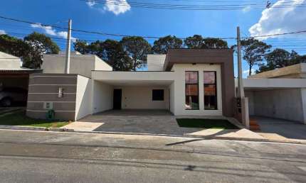 Oportunidade única! Casa em condomínio com 3 quartos e 2 vagas de garagem no Jardim Santa Clara do Lago II, Hortolândia-SP.